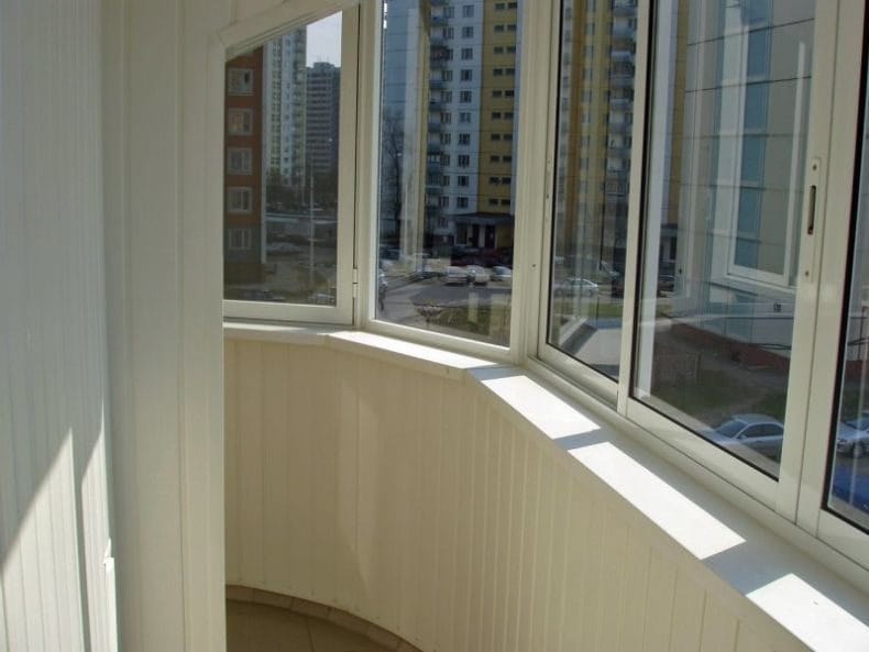 Обшивка балкона — 100 фото идей красивого оформления #10