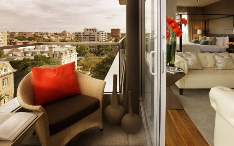 Балкон в квартире — модные тенденции современного оформления дизайна (50 фото идей) #14