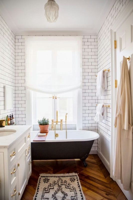 Маленькая ванная комната — фото лучших идей визуального увеличения ванной #22