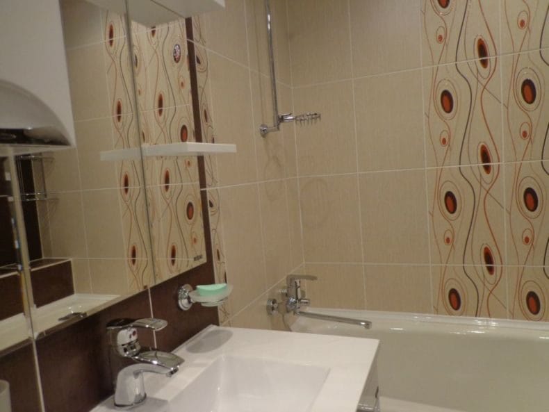 Ванная комната в хрущевке — фото лучших идей грамотного оформления интерьера ванной #58