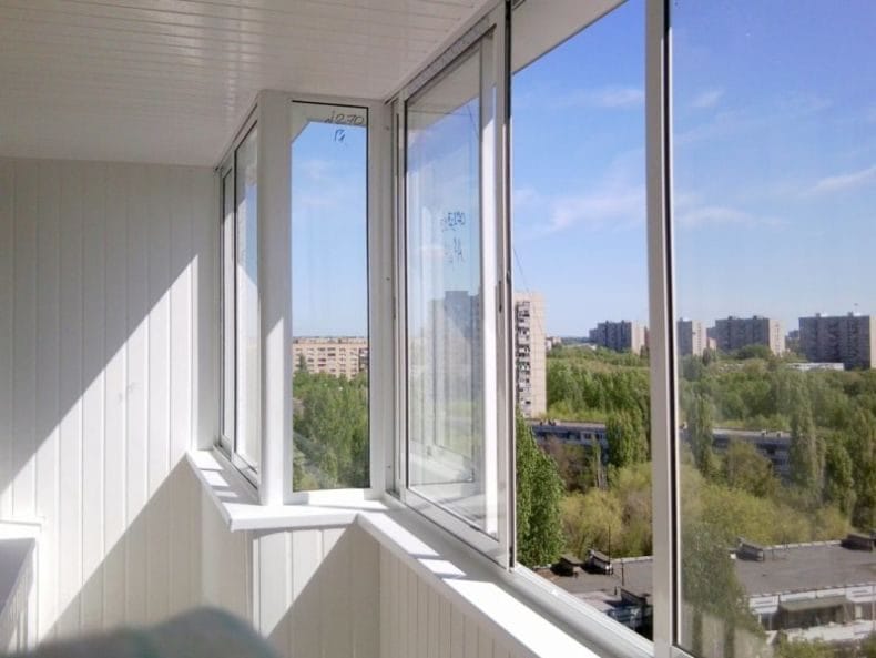 Обшивка балкона — 100 фото идей красивого оформления #36