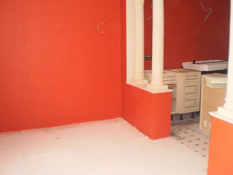 Как покрасить стены в квартире — простая пошаговая инструкция с фото (70 идей) #9