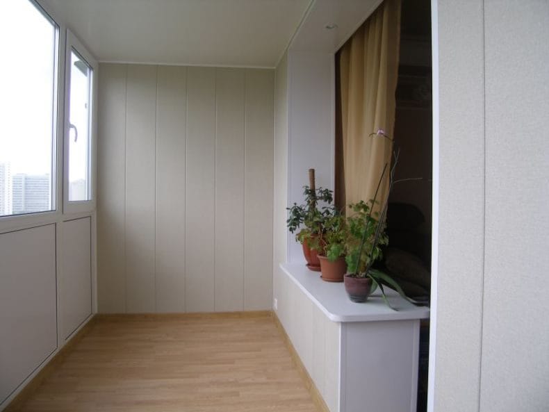 Фото балкона с отделкой внутри и шкафом фото