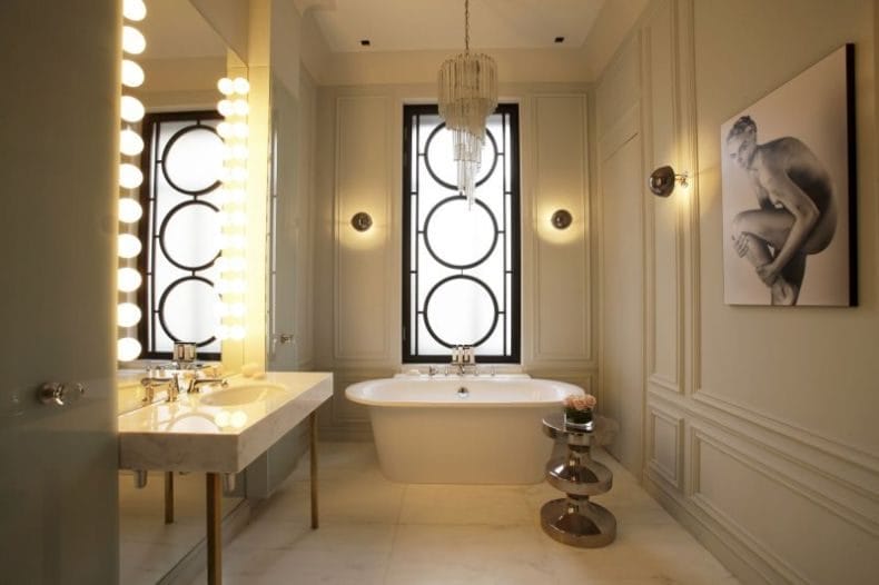 Светильники для ванной комнаты — фото модных тенденций яркого освещения в ванной #6