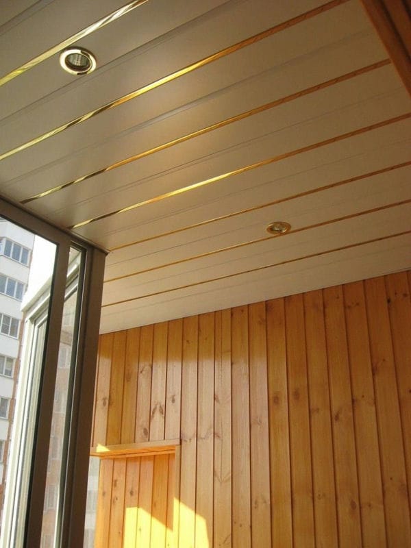 Потолок на балконе — фото лучших идей красиво оформленного потолка #8