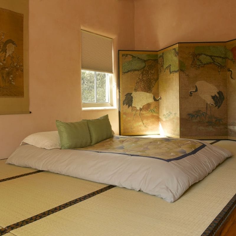 Спальня в японском стиле — фото лучших идей для оформления комфортной атмосферы релакса в спальне #45
