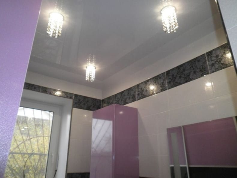 Светильники для ванной комнаты — фото модных тенденций яркого освещения в ванной #52
