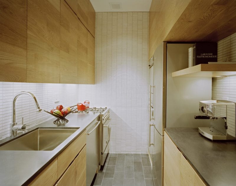 Дизайн узкой кухни — обзор лучших дизайнерских решений для узкой кухни (88 фото) #29