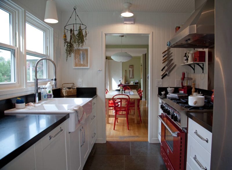 Дизайн узкой кухни — обзор лучших дизайнерских решений для узкой кухни (88 фото) #12