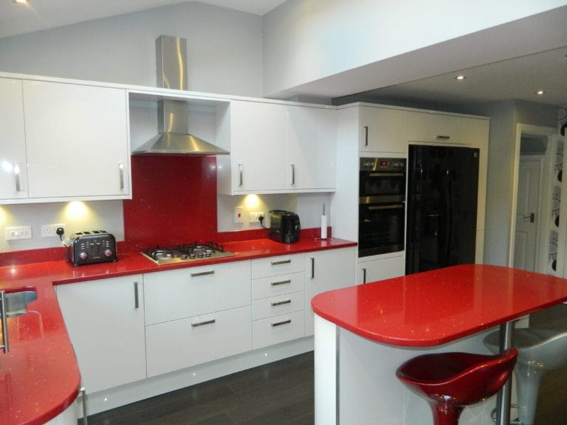 Красная кухня — как оформить яркий дизайн на кухне? 80 фото-идей! #52