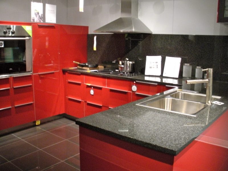 Красная кухня — как оформить яркий дизайн на кухне? 80 фото-идей! #48