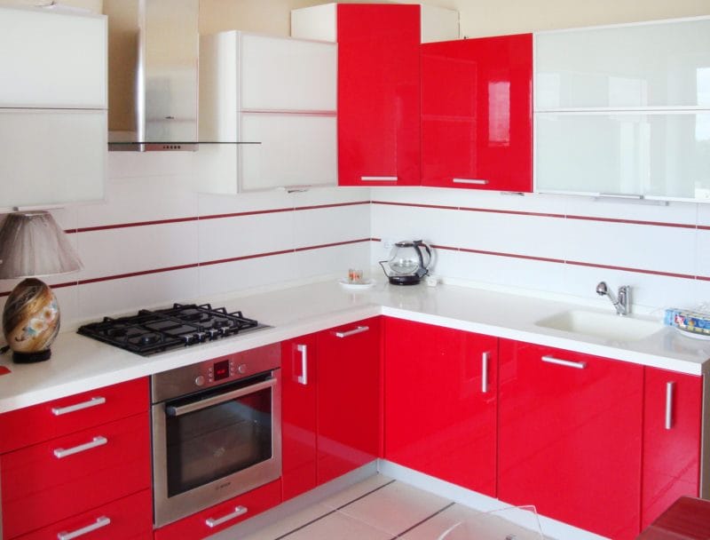 Красная кухня — как оформить яркий дизайн на кухне? 80 фото-идей! #50