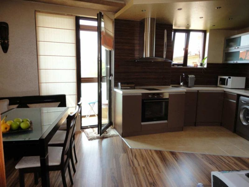 Кухня с балконом — оформляем стильно и со вкусом. Интересные варианты планировки на 90 фото. #57