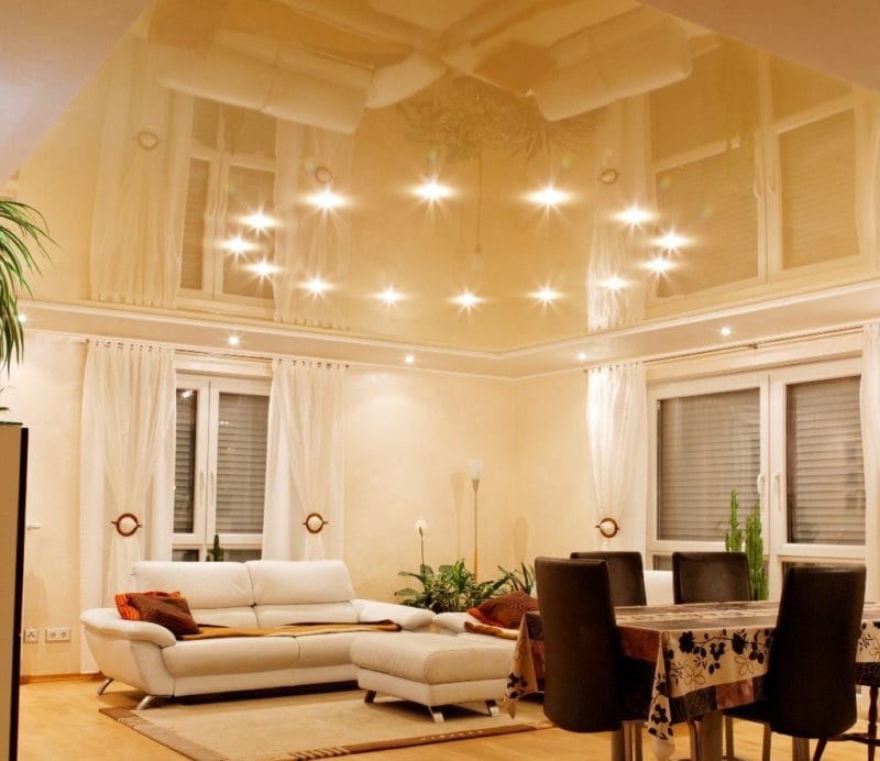 Натяжные потолки в гостиной — 80 фото необычного дизайна в современном стиле #24