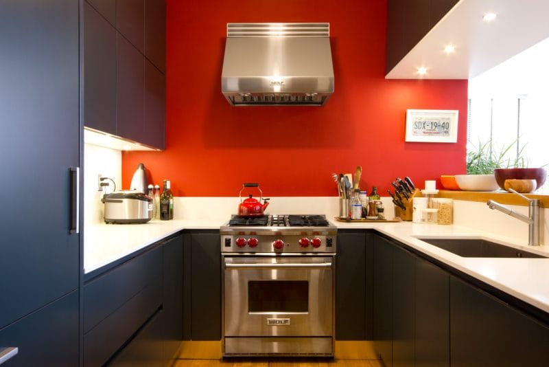 Красная кухня — как оформить яркий дизайн на кухне? 80 фото-идей! #35