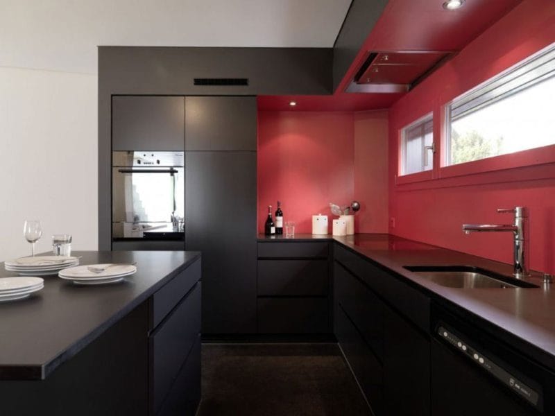 Красная кухня — как оформить яркий дизайн на кухне? 80 фото-идей! #36