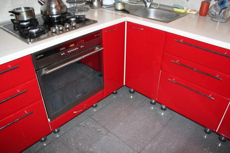 Красная кухня — как оформить яркий дизайн на кухне? 80 фото-идей! #8