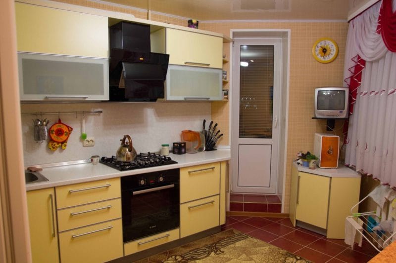 Желтая кухня — 75 фото идеального сочетания желтого цвета в интерьере кухни #28