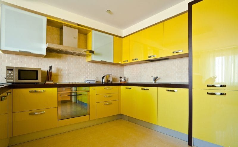 Желтая кухня — 75 фото идеального сочетания желтого цвета в интерьере кухни #37