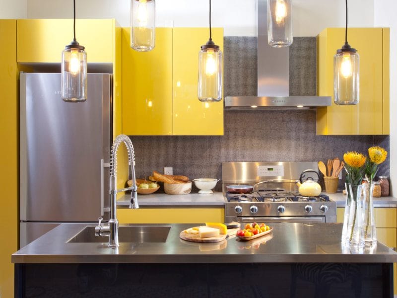 Желтая кухня — 75 фото идеального сочетания желтого цвета в интерьере кухни #38