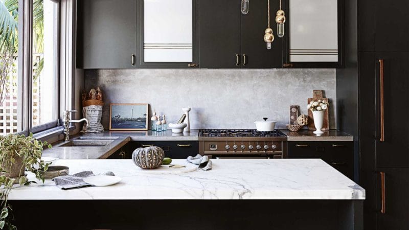 Черная кухня — строгий и нестандартный дизайн (60 фото идей) #31