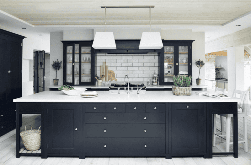 Черная кухня — строгий и нестандартный дизайн (60 фото идей) #15