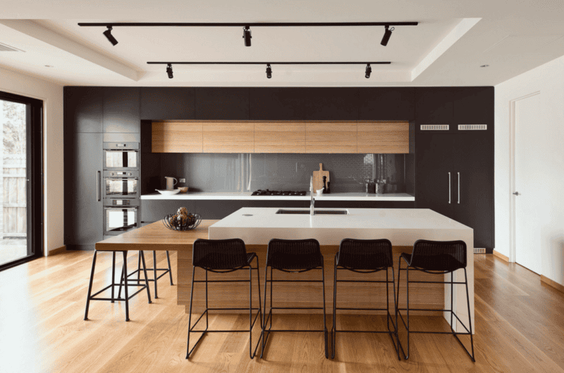 Черная кухня — строгий и нестандартный дизайн (60 фото идей) #25