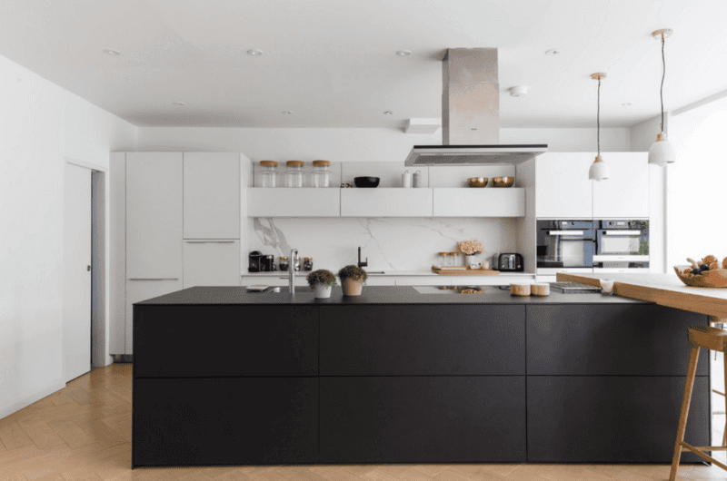 Черная кухня — строгий и нестандартный дизайн (60 фото идей) #18