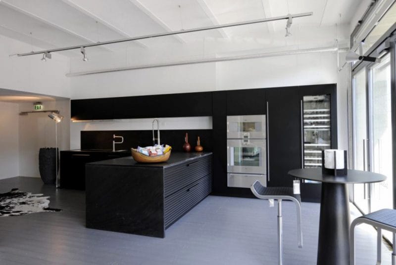 Черная кухня — строгий и нестандартный дизайн (60 фото идей) #19