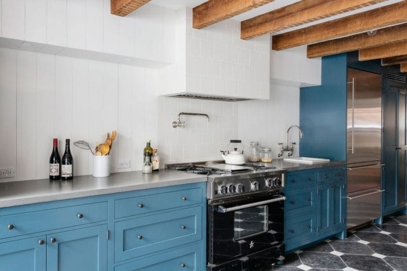 Голубая кухня — 75 фото идей кухонного интерьера с голубым оттенком! #26