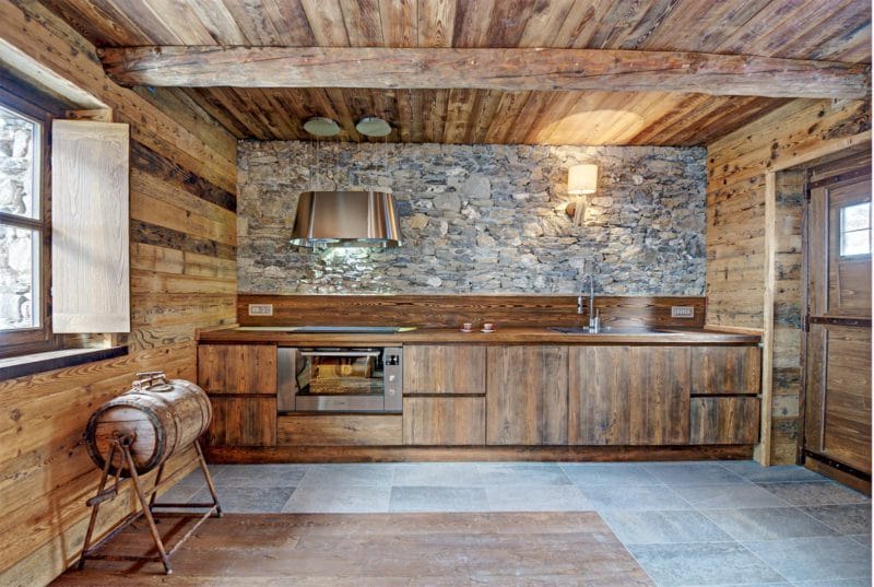 Кухня в стиле шале — фото примеры деревенского шарма в интерьере кухни #27