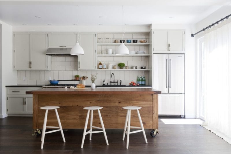 Кухня в стиле шале — фото примеры деревенского шарма в интерьере кухни #28