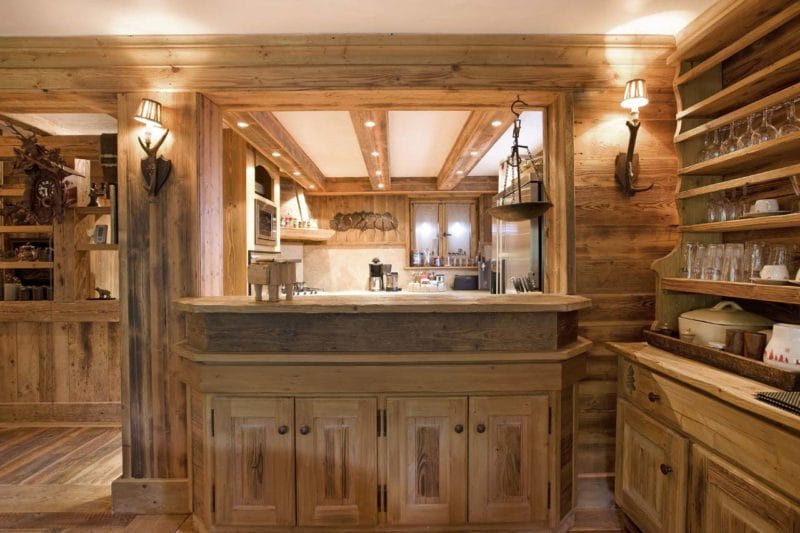 Кухня в стиле шале — фото примеры деревенского шарма в интерьере кухни #47