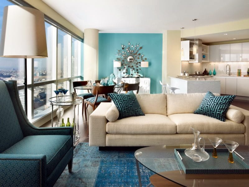 Гостиная бирюзового цвета — фото идей дизайна гостиной в монотонных цветах. #24