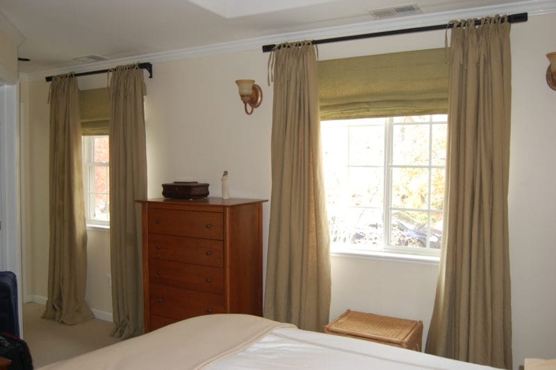 Спальня с двумя окнами: обзор достоинств такой планировки (60 фото) #10