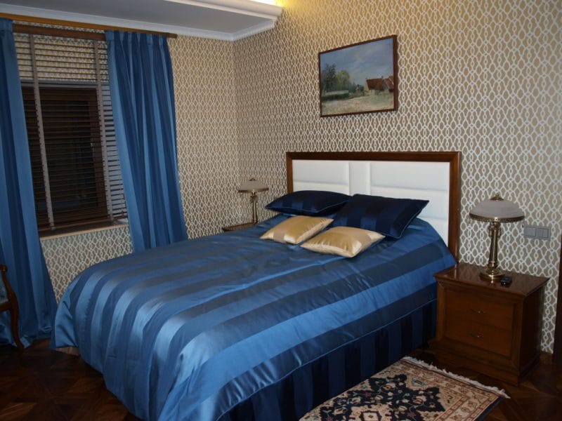 Синяя спальня — особенности оформления спальни в синих тонах на 70 фото #24