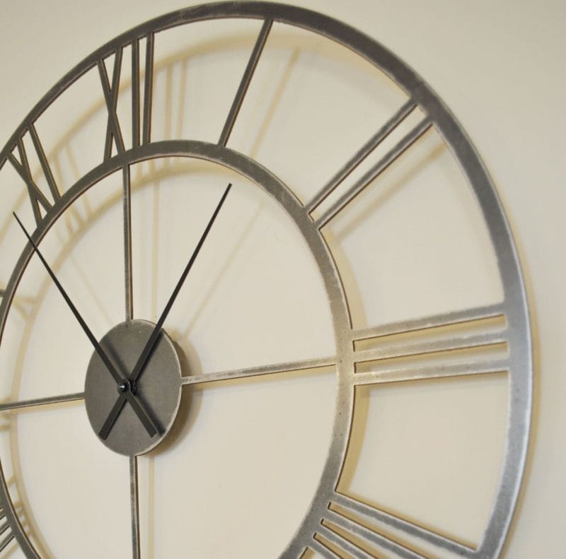 Часы для гостиной — интересный декор для дизайна гостиной (65 фото идей) #37