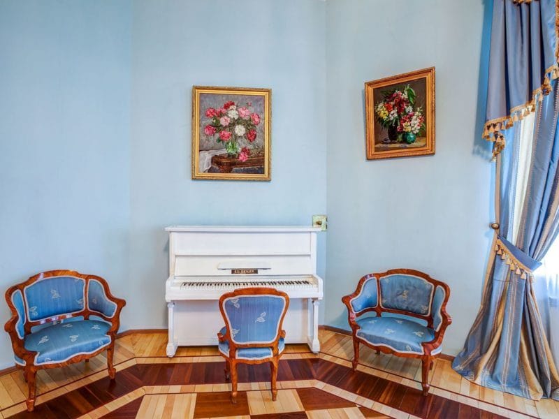 Голубая гостиная — 45 фото идей уютного дизайна с голубыми оттенками #44