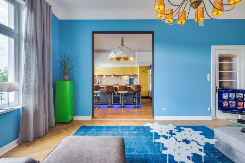 Голубая гостиная — 45 фото идей уютного дизайна с голубыми оттенками #54