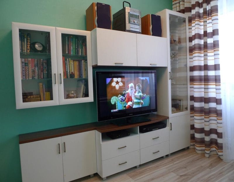 Гостиная бирюзового цвета — фото идей дизайна гостиной в монотонных цветах. #41