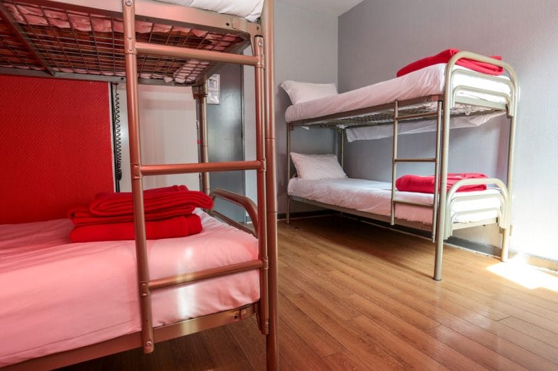 Красная спальня — какой она должна быть? 77 фото вариантов дизайна! #56