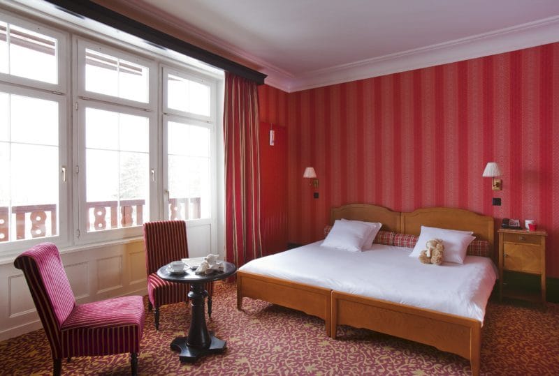 Красная спальня — какой она должна быть? 77 фото вариантов дизайна! #61