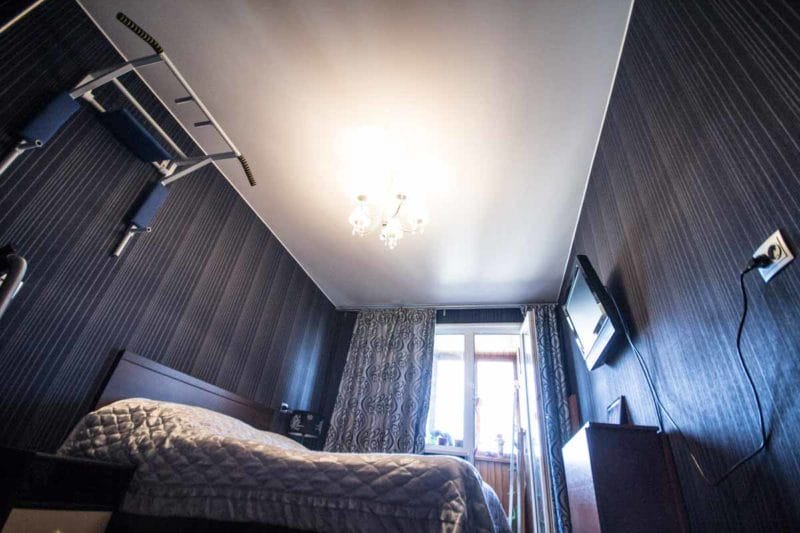 Натяжной потолок в спальне — 80 фото красивых вариантов в интерьере спальни #24