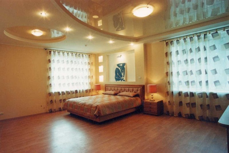 Натяжной потолок в спальне — 80 фото красивых вариантов в интерьере спальни #44
