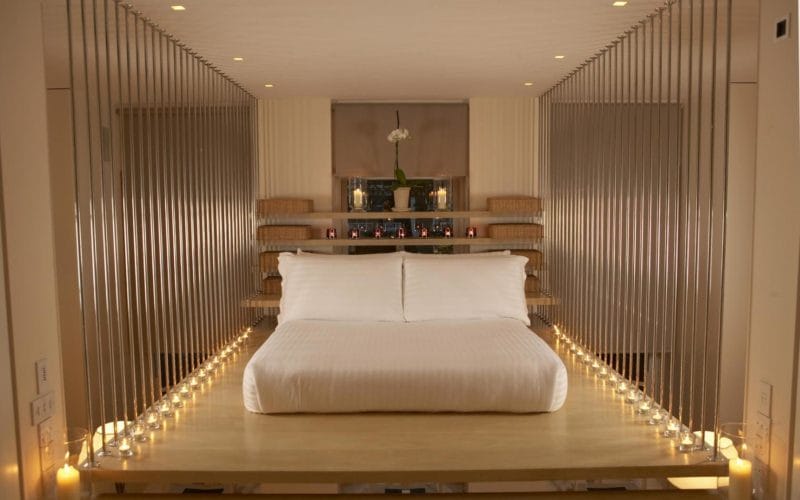 Натяжной потолок в спальне — 80 фото красивых вариантов в интерьере спальни #19