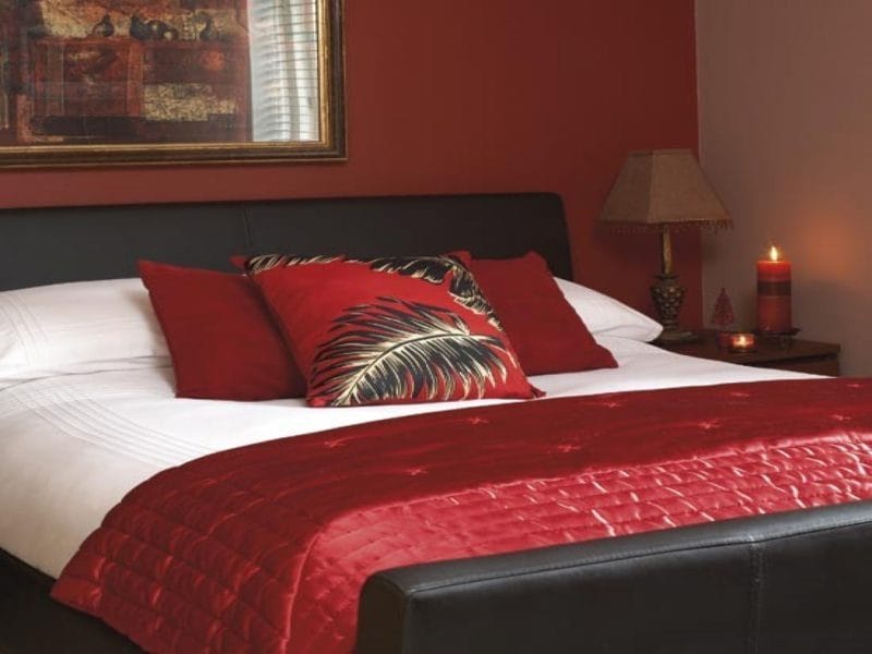 Красная спальня — какой она должна быть? 77 фото вариантов дизайна! #22