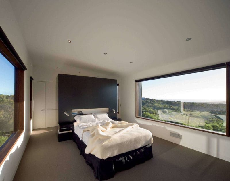 Спальня с двумя окнами: обзор достоинств такой планировки (60 фото) #36