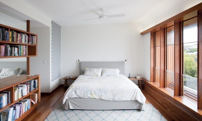 Спальня с двумя окнами: обзор достоинств такой планировки (60 фото) #45