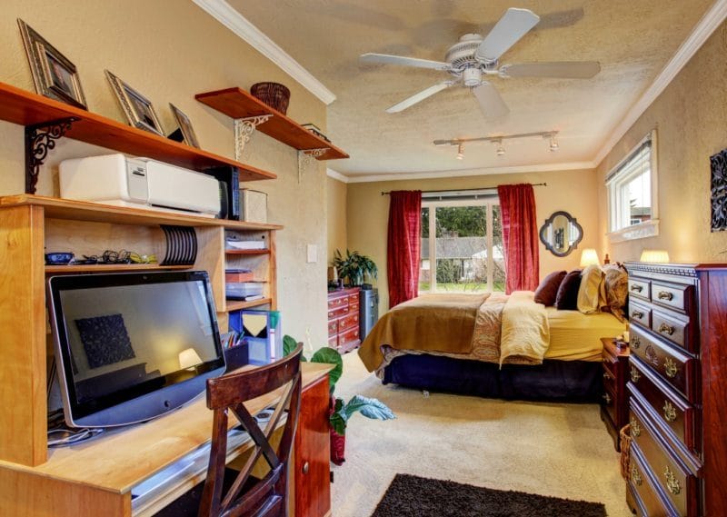 Спальня в однокомнатной квартире — готовые решения дизайна от профи + 75 фото #34