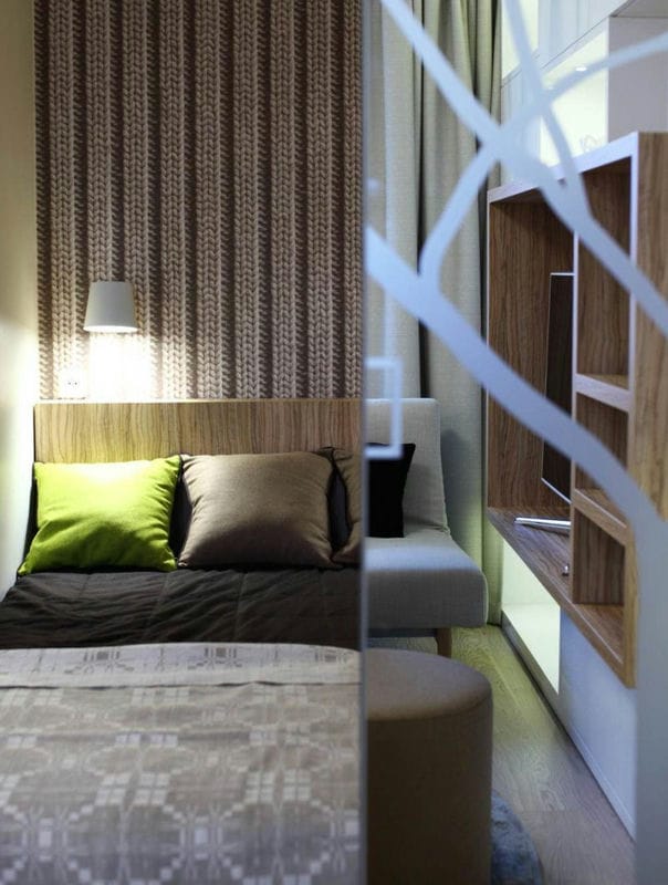 Спальня в однокомнатной квартире — готовые решения дизайна от профи + 75 фото #46